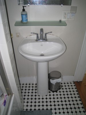 164Willow2bathroom_1.JPG